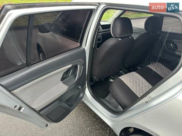 Серый Шкода Фабия, объемом двигателя 1.39 л и пробегом 180 тыс. км за 5500 $, фото 10 на Automoto.ua