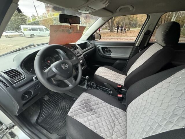 Серый Шкода Фабия, объемом двигателя 1.4 л и пробегом 180 тыс. км за 5750 $, фото 8 на Automoto.ua