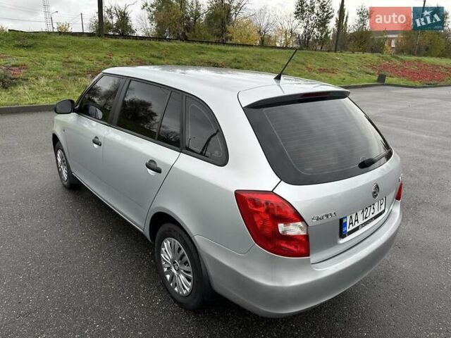 Серый Шкода Фабия, объемом двигателя 1.39 л и пробегом 180 тыс. км за 5500 $, фото 3 на Automoto.ua