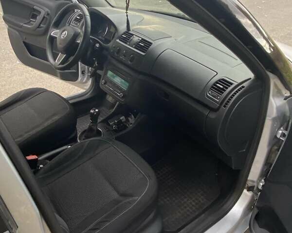 Серый Шкода Фабия, объемом двигателя 1.6 л и пробегом 240 тыс. км за 6150 $, фото 6 на Automoto.ua