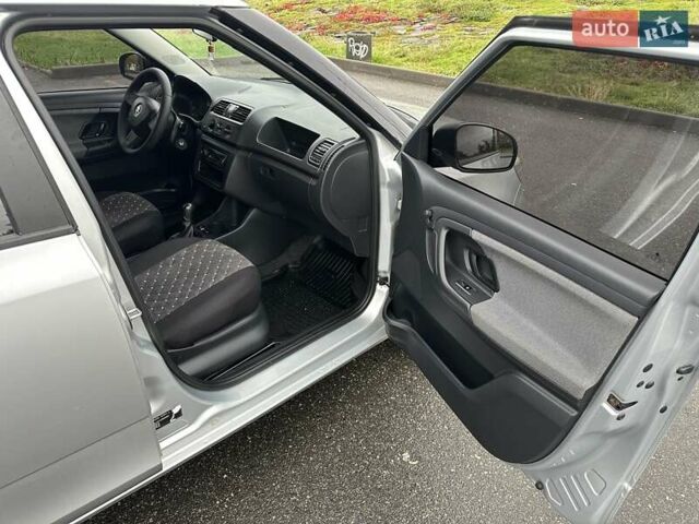 Серый Шкода Фабия, объемом двигателя 1.39 л и пробегом 180 тыс. км за 5500 $, фото 15 на Automoto.ua