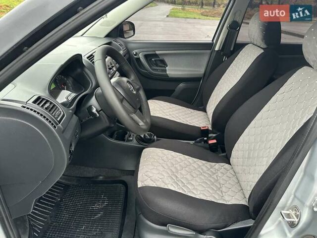 Серый Шкода Фабия, объемом двигателя 1.39 л и пробегом 180 тыс. км за 5500 $, фото 9 на Automoto.ua