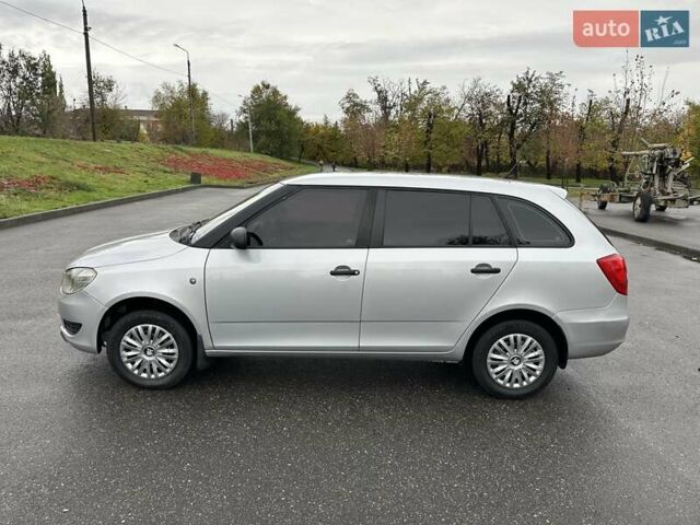 Серый Шкода Фабия, объемом двигателя 1.39 л и пробегом 180 тыс. км за 5500 $, фото 2 на Automoto.ua