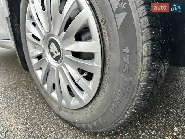 Серый Шкода Фабия, объемом двигателя 1.39 л и пробегом 180 тыс. км за 5500 $, фото 18 на Automoto.ua