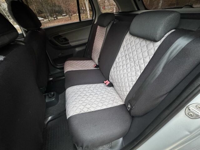 Серый Шкода Фабия, объемом двигателя 1.4 л и пробегом 180 тыс. км за 5750 $, фото 9 на Automoto.ua