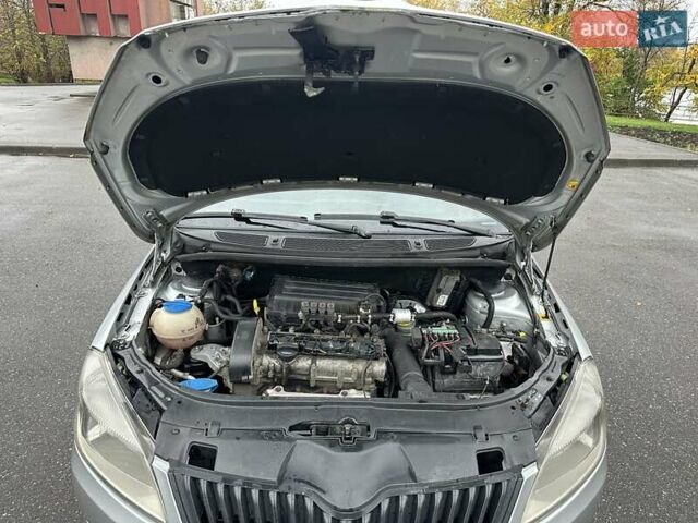 Серый Шкода Фабия, объемом двигателя 1.39 л и пробегом 180 тыс. км за 5500 $, фото 19 на Automoto.ua