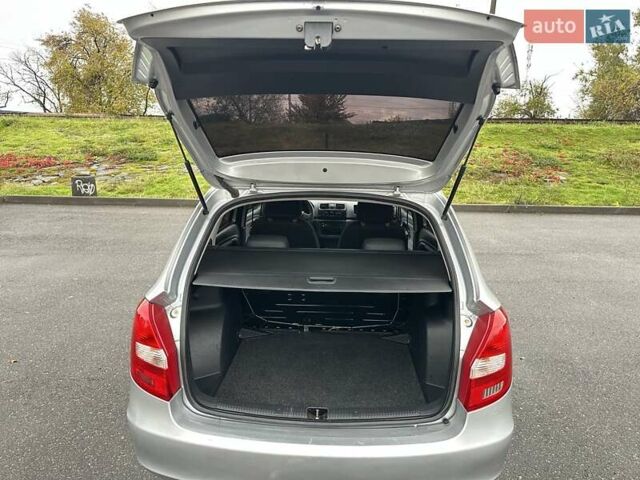 Серый Шкода Фабия, объемом двигателя 1.39 л и пробегом 180 тыс. км за 5500 $, фото 12 на Automoto.ua