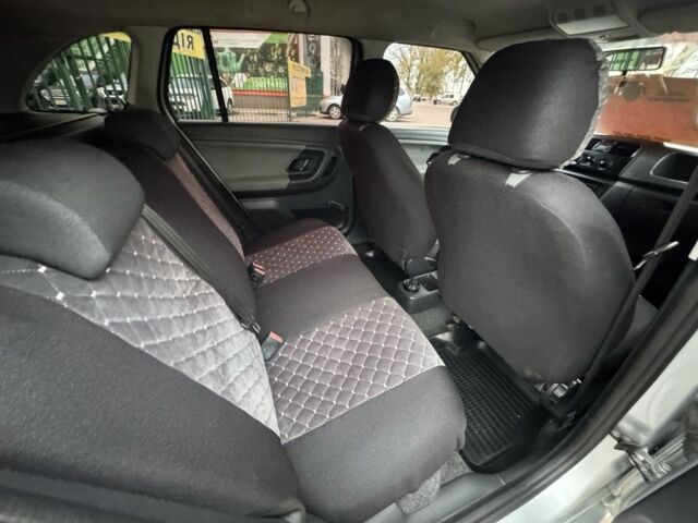 Серый Шкода Фабия, объемом двигателя 1.4 л и пробегом 180 тыс. км за 5750 $, фото 10 на Automoto.ua