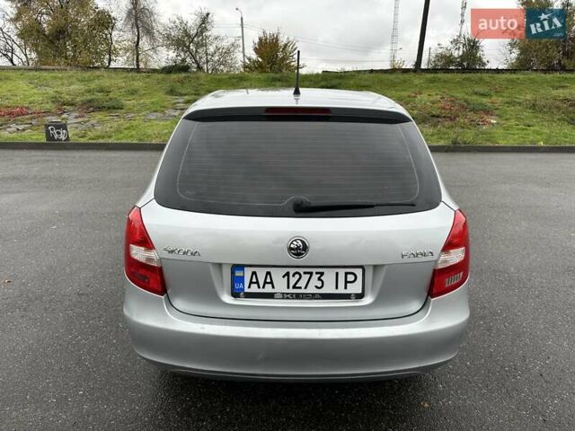 Серый Шкода Фабия, объемом двигателя 1.39 л и пробегом 180 тыс. км за 5500 $, фото 4 на Automoto.ua