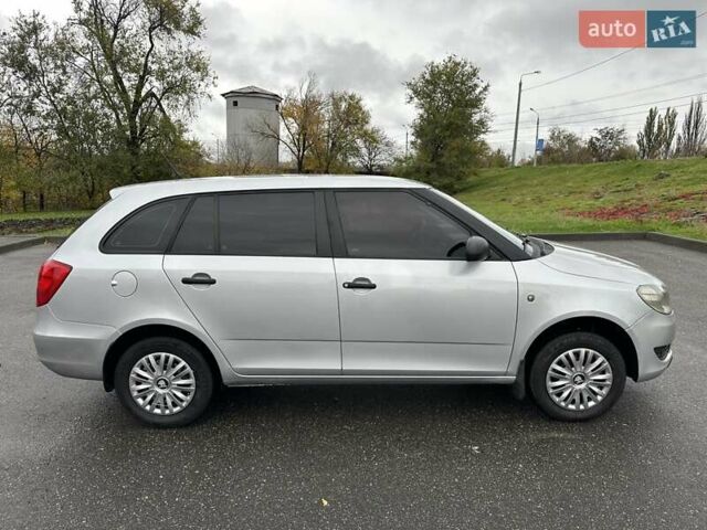 Серый Шкода Фабия, объемом двигателя 1.39 л и пробегом 180 тыс. км за 5500 $, фото 6 на Automoto.ua