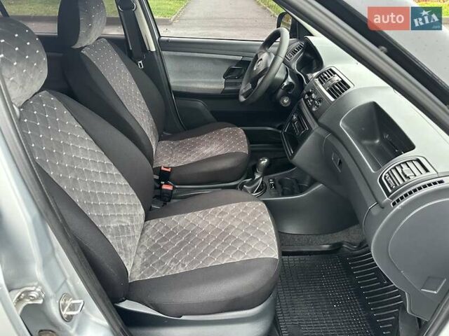 Серый Шкода Фабия, объемом двигателя 1.39 л и пробегом 180 тыс. км за 5500 $, фото 16 на Automoto.ua