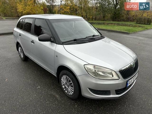 Серый Шкода Фабия, объемом двигателя 1.39 л и пробегом 180 тыс. км за 5500 $, фото 7 на Automoto.ua