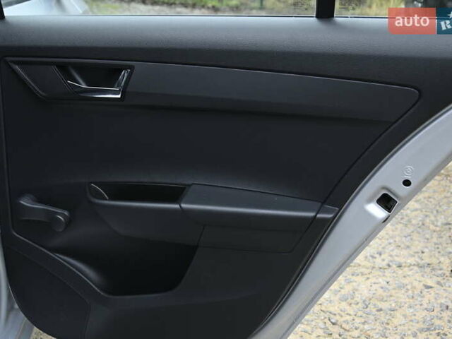 Серый Шкода Фабия, объемом двигателя 1.4 л и пробегом 238 тыс. км за 8400 $, фото 27 на Automoto.ua