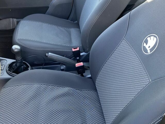 Серый Шкода Фабия, объемом двигателя 1.6 л и пробегом 203 тыс. км за 5500 $, фото 7 на Automoto.ua