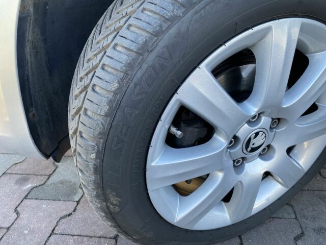 Серый Шкода Фабия, объемом двигателя 1.6 л и пробегом 203 тыс. км за 5500 $, фото 4 на Automoto.ua