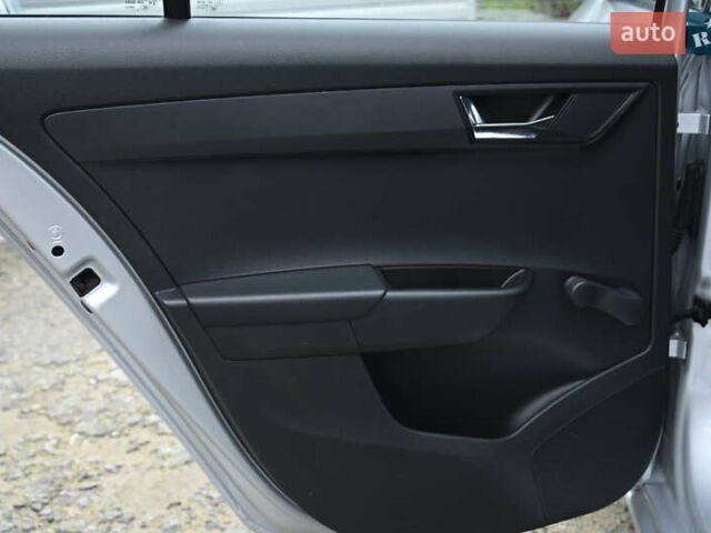 Серый Шкода Фабия, объемом двигателя 1.4 л и пробегом 238 тыс. км за 8400 $, фото 24 на Automoto.ua