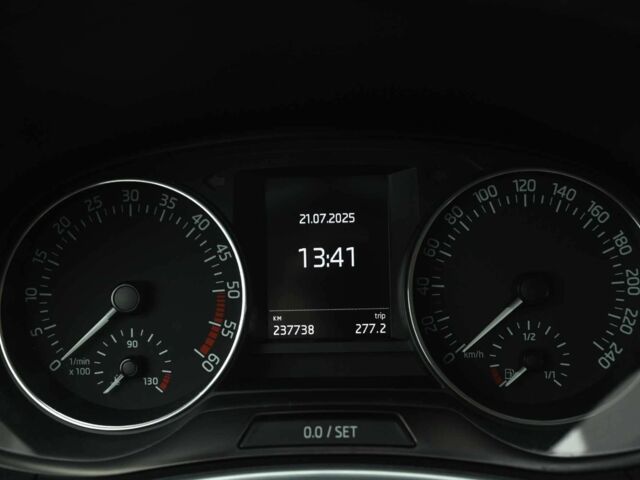 Шкода Фабия 2015 в Бердичеве на Automoto.ua Серый Шкода Фабия, объемом двигателя 1.4 л и пробегом 237 тыс. км за 8500 $, фото 10 на Automoto.ua