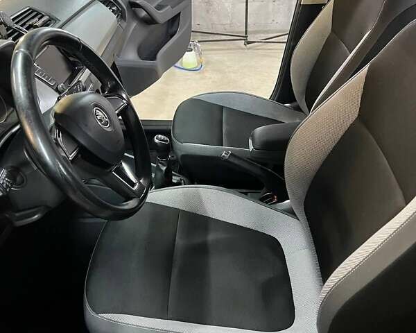 Серый Шкода Фабия, объемом двигателя 1.42 л и пробегом 275 тыс. км за 7600 $, фото 10 на Automoto.ua