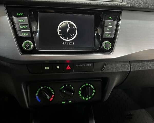 Серый Шкода Фабия, объемом двигателя 1.42 л и пробегом 275 тыс. км за 7600 $, фото 13 на Automoto.ua