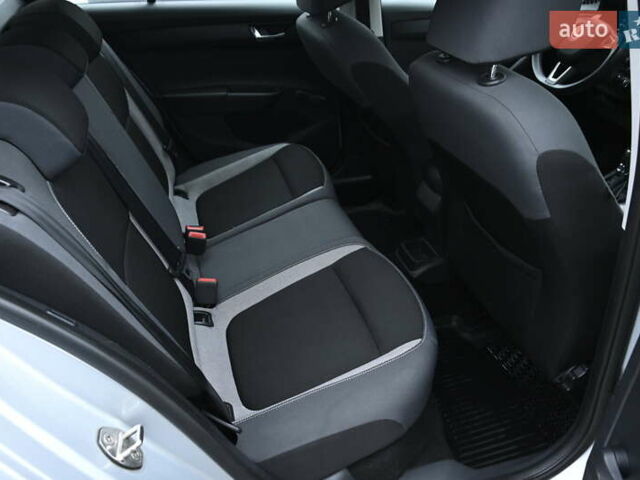 Серый Шкода Фабия, объемом двигателя 1.4 л и пробегом 238 тыс. км за 8400 $, фото 28 на Automoto.ua