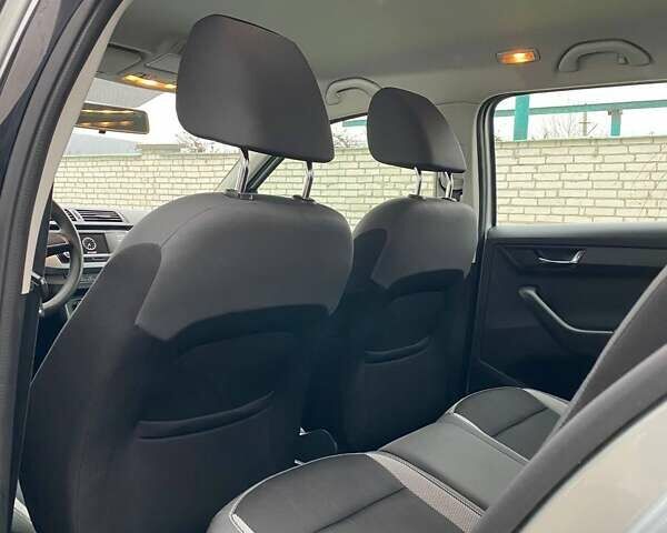 Сірий Шкода Фабія, об'ємом двигуна 1.2 л та пробігом 148 тис. км за 7800 $, фото 17 на Automoto.ua