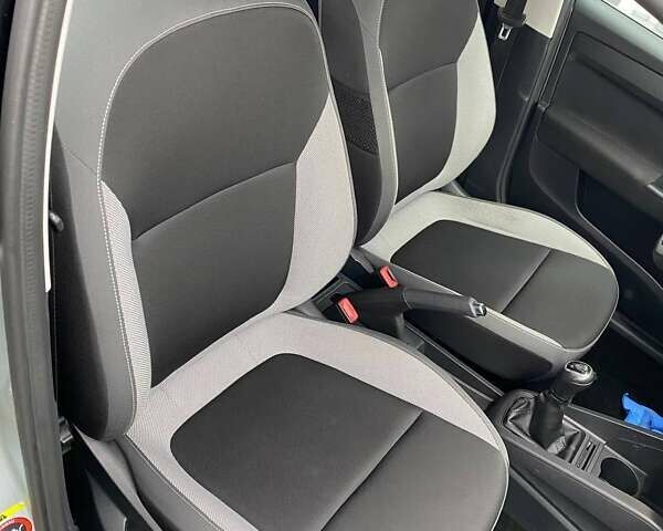 Сірий Шкода Фабія, об'ємом двигуна 1.2 л та пробігом 148 тис. км за 7800 $, фото 12 на Automoto.ua