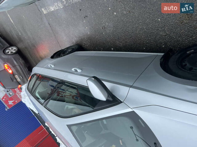 Серый Шкода Фабия, объемом двигателя 1.42 л и пробегом 132 тыс. км за 9700 $, фото 4 на Automoto.ua