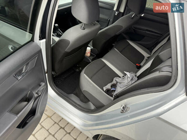 Серый Шкода Фабия, объемом двигателя 1.42 л и пробегом 291 тыс. км за 7999 $, фото 23 на Automoto.ua