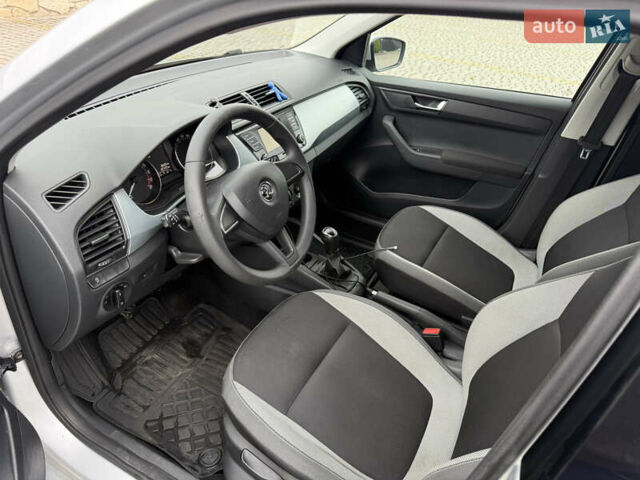 Серый Шкода Фабия, объемом двигателя 1.42 л и пробегом 291 тыс. км за 7999 $, фото 7 на Automoto.ua