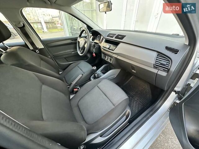 Серый Шкода Фабия, объемом двигателя 1 л и пробегом 135 тыс. км за 7500 $, фото 9 на Automoto.ua