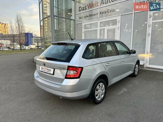 Серый Шкода Фабия, объемом двигателя 1 л и пробегом 135 тыс. км за 7500 $, фото 5 на Automoto.ua