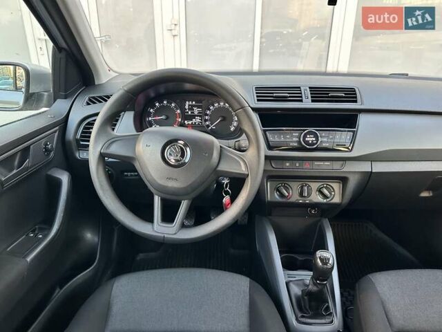 Серый Шкода Фабия, объемом двигателя 1 л и пробегом 135 тыс. км за 7500 $, фото 18 на Automoto.ua