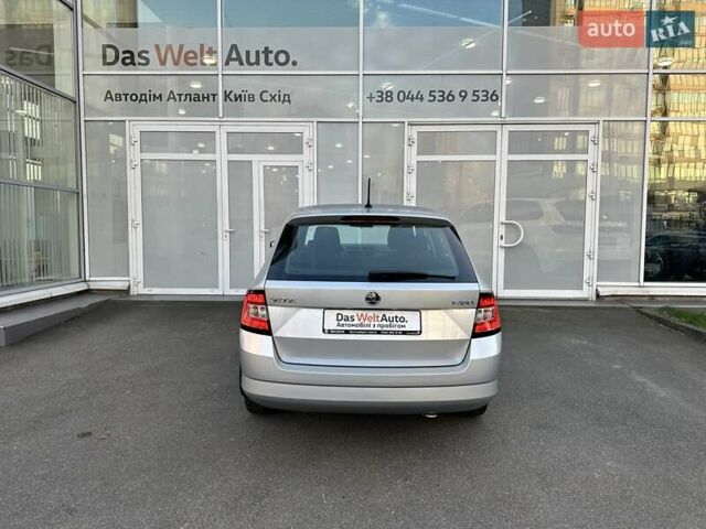 Серый Шкода Фабия, объемом двигателя 1 л и пробегом 135 тыс. км за 7500 $, фото 3 на Automoto.ua