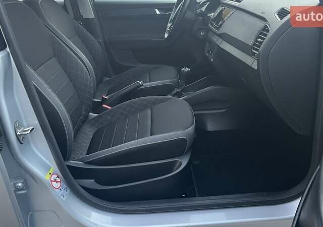 Сірий Шкода Фабія, об'ємом двигуна 1.6 л та пробігом 52 тис. км за 14854 $, фото 5 на Automoto.ua