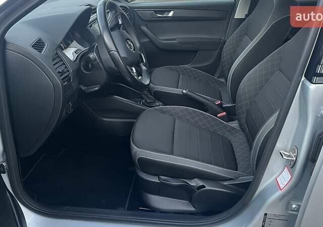 Сірий Шкода Фабія, об'ємом двигуна 1.6 л та пробігом 52 тис. км за 14854 $, фото 11 на Automoto.ua