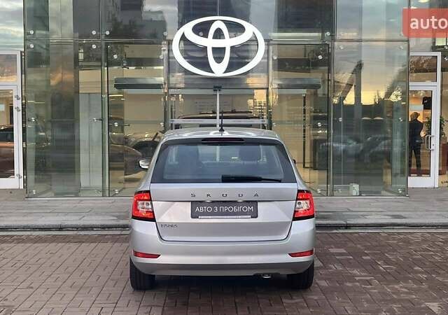 Сірий Шкода Фабія, об'ємом двигуна 1.6 л та пробігом 52 тис. км за 14854 $, фото 3 на Automoto.ua