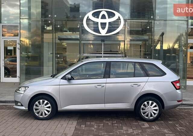 Сірий Шкода Фабія, об'ємом двигуна 1.6 л та пробігом 52 тис. км за 14854 $, фото 2 на Automoto.ua