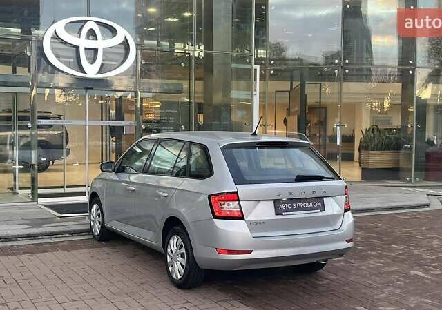 Сірий Шкода Фабія, об'ємом двигуна 1.6 л та пробігом 52 тис. км за 14854 $, фото 1 на Automoto.ua