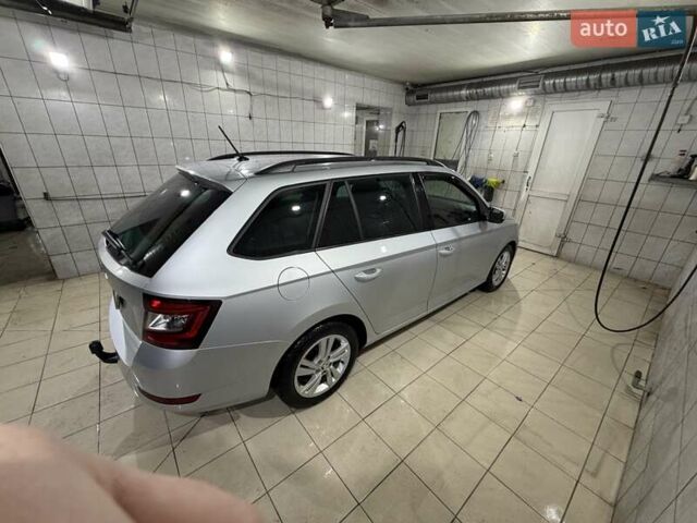 Серый Шкода Фабия, объемом двигателя 1 л и пробегом 71 тыс. км за 11400 $, фото 5 на Automoto.ua