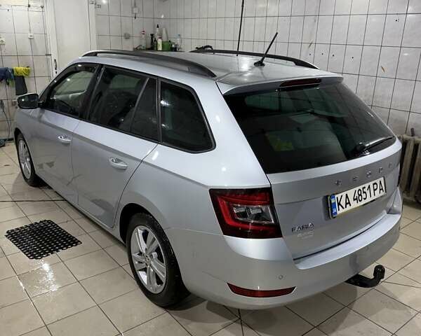 Серый Шкода Фабия, объемом двигателя 1 л и пробегом 71 тыс. км за 11400 $, фото 6 на Automoto.ua