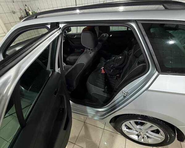 Серый Шкода Фабия, объемом двигателя 1 л и пробегом 71 тыс. км за 11400 $, фото 19 на Automoto.ua