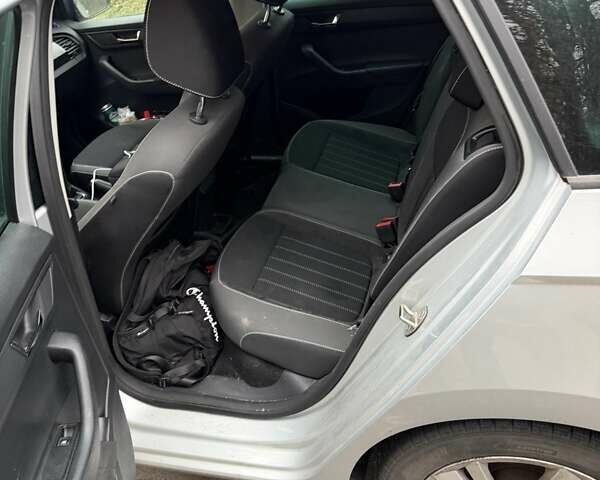 Серый Шкода Фабия, объемом двигателя 1 л и пробегом 70 тыс. км за 11700 $, фото 2 на Automoto.ua