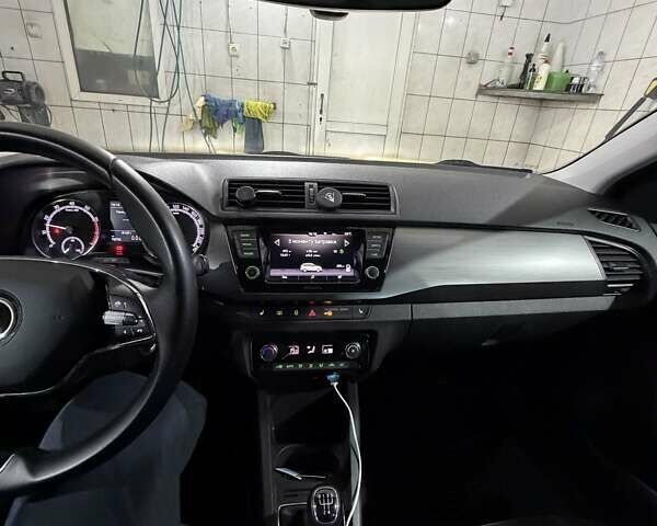 Серый Шкода Фабия, объемом двигателя 1 л и пробегом 71 тыс. км за 11400 $, фото 22 на Automoto.ua