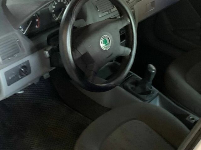 Серый Шкода Фабия, объемом двигателя 1.4 л и пробегом 350 тыс. км за 2800 $, фото 5 на Automoto.ua