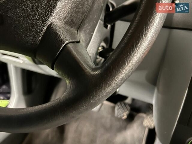 Синій Шкода Фабія, об'ємом двигуна 1.4 л та пробігом 50 тис. км за 3800 $, фото 78 на Automoto.ua