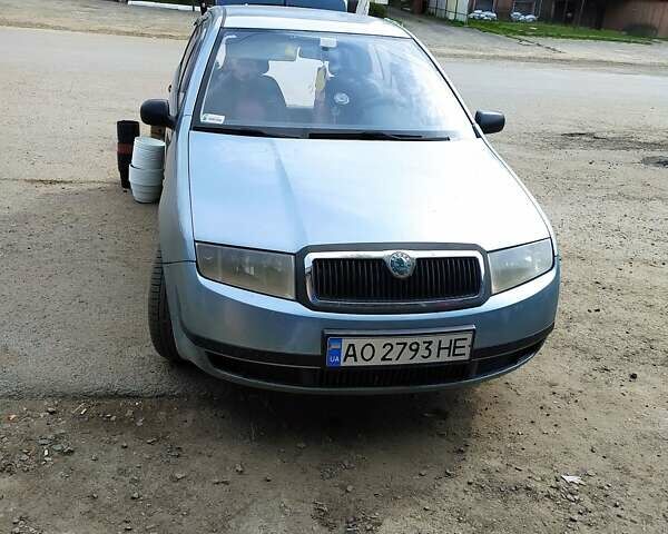 Синий Шкода Фабия, объемом двигателя 1.4 л и пробегом 125 тыс. км за 3100 $, фото 2 на Automoto.ua