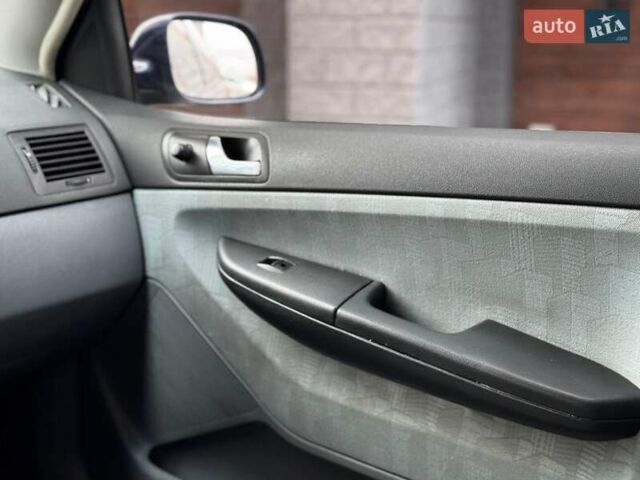 Синій Шкода Фабія, об'ємом двигуна 1.4 л та пробігом 352 тис. км за 2150 $, фото 29 на Automoto.ua