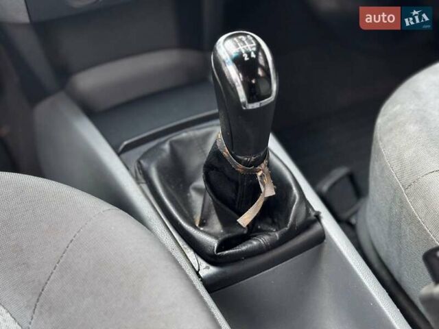 Синій Шкода Фабія, об'ємом двигуна 1.4 л та пробігом 352 тис. км за 2150 $, фото 28 на Automoto.ua