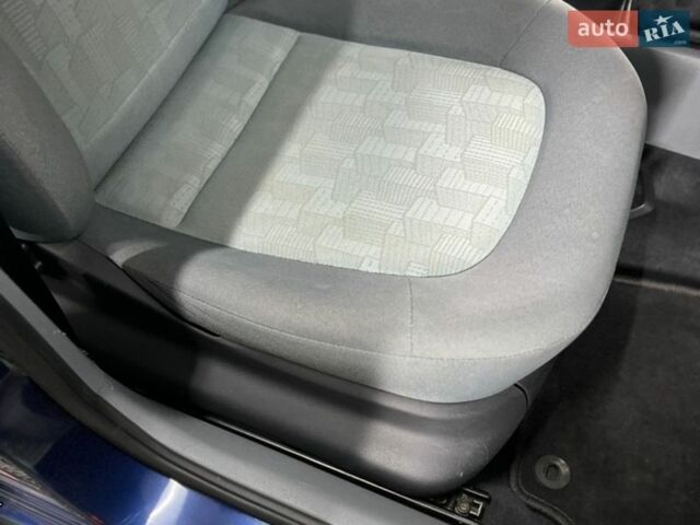 Синій Шкода Фабія, об'ємом двигуна 1.4 л та пробігом 50 тис. км за 3800 $, фото 55 на Automoto.ua