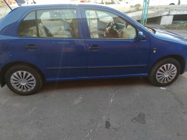 Синій Шкода Фабія, об'ємом двигуна 1.4 л та пробігом 250 тис. км за 2850 $, фото 2 на Automoto.ua